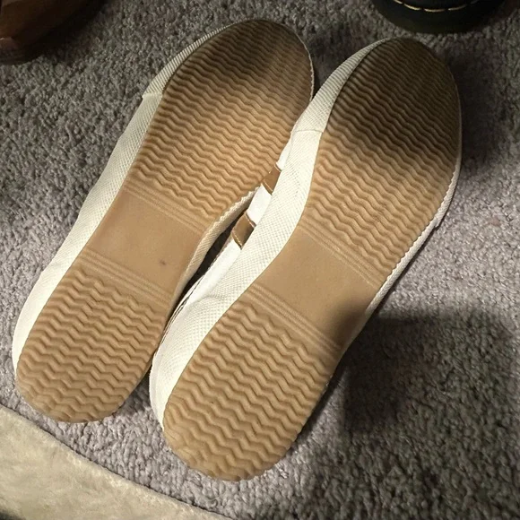 Gola Badminton Court Sneakers - Picture 3 of 3